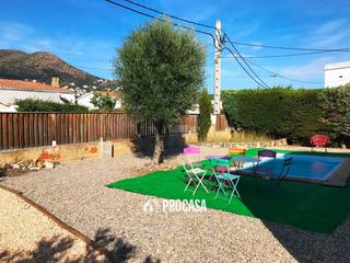 Chalet Urgell. Casa con amplio jardín en venta en mas boscà roses Chalet Urgell. Casa con amplio jardín en venta en mas boscà roses
