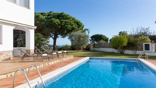 Lloguer de temporada Casa en Avinguda costa de llevant, 85. Villa con vista al mar Lloguer de temporada Casa en Avinguda costa de llevant, 85. Villa con vista al mar