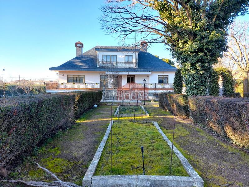 Foto f29ad198-5821-40ac-817c-02ed77a2934e. Xalet amb calefacció aparcament piscina a Hervencias Ávila Foto f29ad198-5821-40ac-817c-02ed77a2934e. Xalet amb calefacció aparcament piscina a Hervencias Ávila