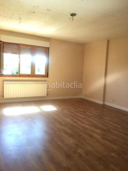 Foto d54582ef-abc3-4eab-9ad0-adf16f0fec7e. Pis amb calefacció aparcament a Dueñas Foto d54582ef-abc3-4eab-9ad0-adf16f0fec7e. Pis amb calefacció aparcament a Dueñas