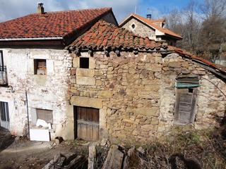 Maison à Somera 23. Casona estado semiruina en monasterio de la sierra burgos Maison à Somera 23. Casona estado semiruina en monasterio de la sierra burgos