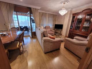 Doppelhaus in Vistahermosa. Espectacular chalet de esquina en vistahermosa en venta!! Doppelhaus in Vistahermosa. Espectacular chalet de esquina en vistahermosa en venta!!