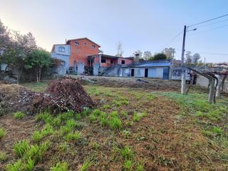 Terrain résidentiel à Salvaterra de Miño. Terreno cerrado de 1800m2 con varias construcciones. Terrain résidentiel à Salvaterra de Miño. Terreno cerrado de 1800m2 con varias construcciones.