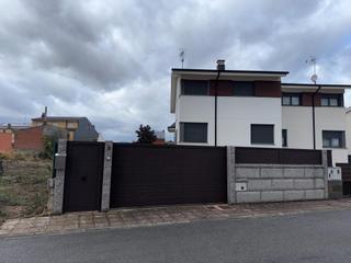 Affitto Chalet in Santa isabel. Alquiler precioso chalet en cacabelos Affitto Chalet in Santa isabel. Alquiler precioso chalet en cacabelos