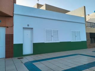 Maison jumelée  Calle juan de cardona 35. Venta de casa terrera en la playa de arinaga – vive el encanto c Maison jumelée  Calle juan de cardona 35. Venta de casa terrera en la playa de arinaga – vive el encanto c