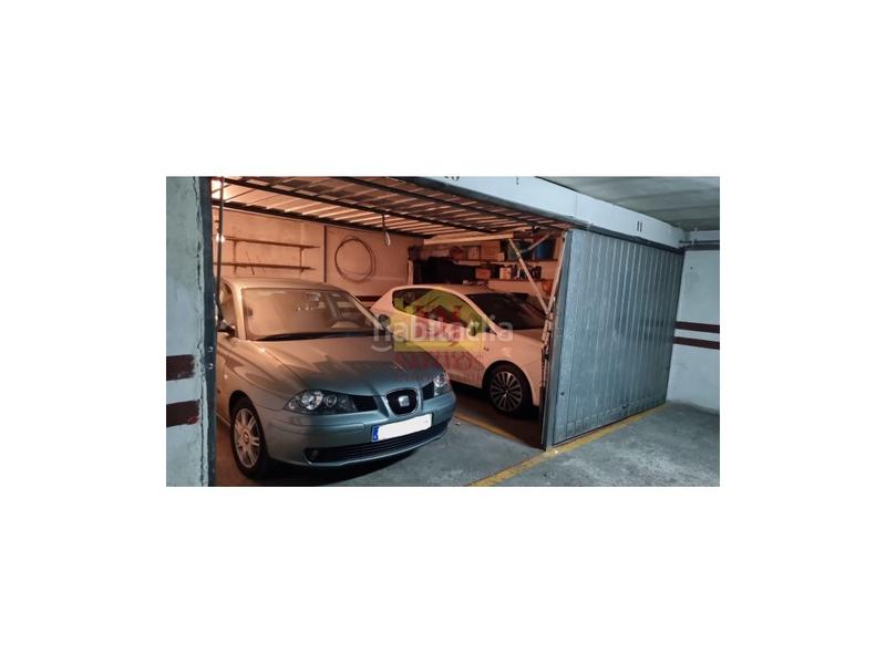 Foto e5764dd4-4184-4fe3-bb0f-07c32d722a32. Parking voiture dans Garrido Norte Salamanca Foto e5764dd4-4184-4fe3-bb0f-07c32d722a32. Parking voiture dans Garrido Norte Salamanca
