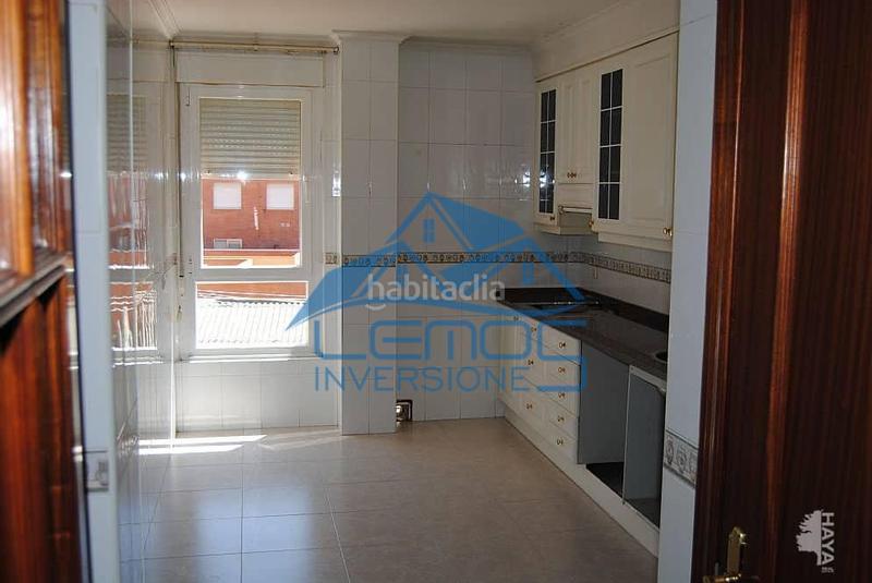 Foto 970cd66c-5b0f-4754-b944-78f9bee5c187. Piso se vende piso con garaje y trastero en la bañeza calle constitución, 5 en Bañeza (La) Foto 970cd66c-5b0f-4754-b944-78f9bee5c187. Piso se vende piso con garaje y trastero en la bañeza calle constitución, 5 en Bañeza (La)