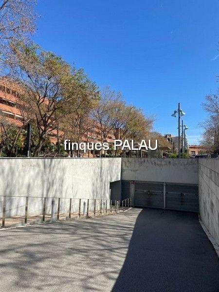 Foto b934f58f-6609-41c4-af5f-f9c08f65e6ab. Autoparkplatz in Centre Sant Just Desvern Foto b934f58f-6609-41c4-af5f-f9c08f65e6ab. Autoparkplatz in Centre Sant Just Desvern