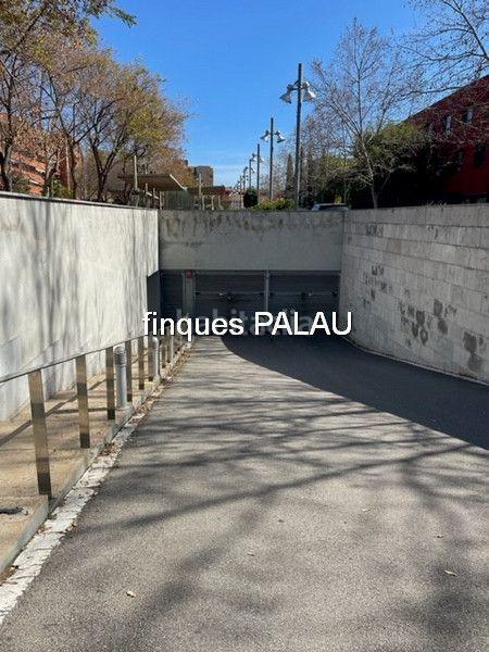 Foto e31ac441-d9a0-4df0-b242-2ad1a74659d7. Autoparkplatz in Centre Sant Just Desvern Foto e31ac441-d9a0-4df0-b242-2ad1a74659d7. Autoparkplatz in Centre Sant Just Desvern