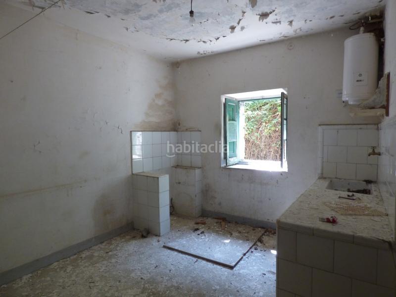 Foto f1004f12-7530-42dd-aeeb-7a0341b94f42. Edificio en carretera aragonesa 57 edificio de aptos para rehabilitar zona . en Bielsa Foto f1004f12-7530-42dd-aeeb-7a0341b94f42. Edificio en carretera aragonesa 57 edificio de aptos para rehabilitar zona . en Bielsa