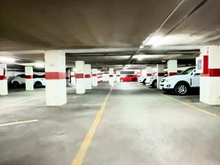 Aparcament cotxe a Santa Rosa - Valdeolleros. Parking con 49 plazas, en la avenida de los almogavares!! Aparcament cotxe a Santa Rosa - Valdeolleros. Parking con 49 plazas, en la avenida de los almogavares!!