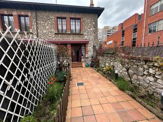 Semi detached house Calle de juan albarellos Semi detached house Calle de juan albarellos