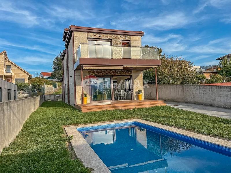 Foto a16537c8-1600-40b9-8647-9e3aff30dec3. Casa amb calefacció aparcament piscina a Valadares - Beade Vigo Foto a16537c8-1600-40b9-8647-9e3aff30dec3. Casa amb calefacció aparcament piscina a Valadares - Beade Vigo