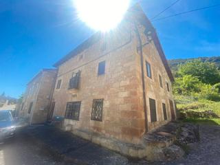 House in Merindad de Valdivielso House in Merindad de Valdivielso