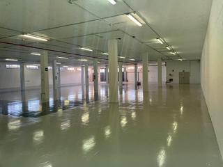 Rent Business premise in Acorán. Se alquila local con posibilidad de plazas de parking Rent Business premise in Acorán. Se alquila local con posibilidad de plazas de parking
