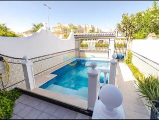 Casa en La Cala del Moral. Adosado de 5 dormitorios y piscina privada junto al mar Casa en La Cala del Moral. Adosado de 5 dormitorios y piscina privada junto al mar