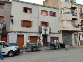 Casa aparellada a Plaza mayor 19. Casa en el centro de la localidad de ayora con entrada por dos c Casa aparellada a Plaza mayor 19. Casa en el centro de la localidad de ayora con entrada por dos c