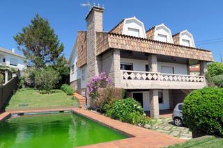 Location Maison  Baixada á praia. Alquilo chalet en sayanes con piscina. vistas al mar,  monteferr Location Maison  Baixada á praia. Alquilo chalet en sayanes con piscina. vistas al mar,  monteferr