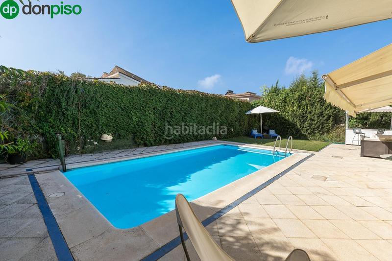 Foto 957d3053-d213-49a4-b828-a347aa2b757b. Chalet  con parcela y piscina en urbanización los chopos. en Gabias (Las) Foto 957d3053-d213-49a4-b828-a347aa2b757b. Chalet  con parcela y piscina en urbanización los chopos. en Gabias (Las)