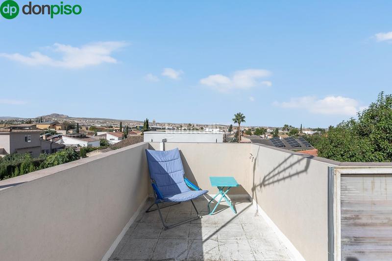 Foto d6c30999-a23a-400b-a88d-7d191dd3627b. Chalet  con parcela y piscina en urbanización los chopos. en Gabias (Las) Foto d6c30999-a23a-400b-a88d-7d191dd3627b. Chalet  con parcela y piscina en urbanización los chopos. en Gabias (Las)