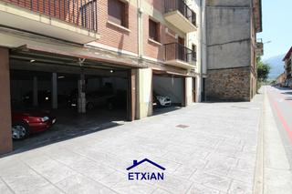 Car parking Otadui zuhaiztia. Garajelokal handia otadui zuhaiztian Car parking Otadui zuhaiztia. Garajelokal handia otadui zuhaiztian