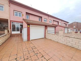 Casa adossada Roble. Chalet con jardin para entrar a vivir a un paso de burgos Casa adossada Roble. Chalet con jardin para entrar a vivir a un paso de burgos