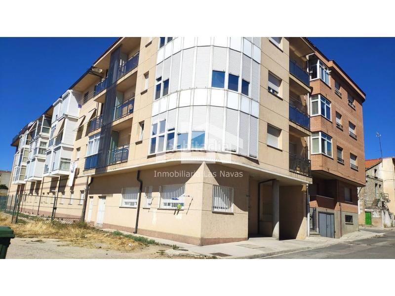Foto a94cbc39-b4a3-4843-a0ff-f520da0900af. Parking voiture dans Navas del Marqués (Las) Foto a94cbc39-b4a3-4843-a0ff-f520da0900af. Parking voiture dans Navas del Marqués (Las)