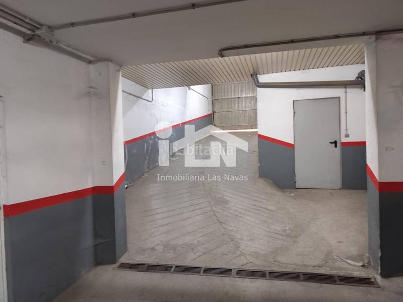 Foto b7abb8ad-f4df-45f0-800d-ebabde0dd4d2. Parking voiture dans Navas del Marqués (Las) Foto b7abb8ad-f4df-45f0-800d-ebabde0dd4d2. Parking voiture dans Navas del Marqués (Las)