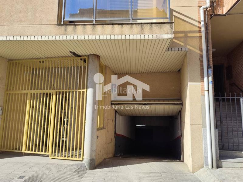 Foto c2bca68b-13d6-43fb-9b8a-5e636e3016ed. Parking voiture dans Navas del Marqués (Las) Foto c2bca68b-13d6-43fb-9b8a-5e636e3016ed. Parking voiture dans Navas del Marqués (Las)