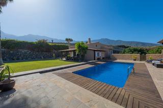 Casa in Arafo. Finca con chalet, casa de invitaos, piscina y jardines Casa in Arafo. Finca con chalet, casa de invitaos, piscina y jardines