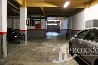 Aparcament cotxe Carrer enric granados. Parking, coche mediano-grande Aparcament cotxe Carrer enric granados. Parking, coche mediano-grande