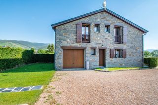 Maison jumelée à Rue d´espagne, 18. Casa en palau de cerdanya Maison jumelée à Rue d´espagne, 18. Casa en palau de cerdanya