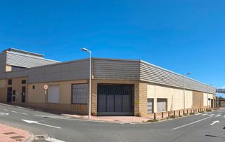 Lloguer Local Comercial a Calle osa menor 32. Local en edificio independiente con aparcamiento privativo- mele Lloguer Local Comercial a Calle osa menor 32. Local en edificio independiente con aparcamiento privativo- mele