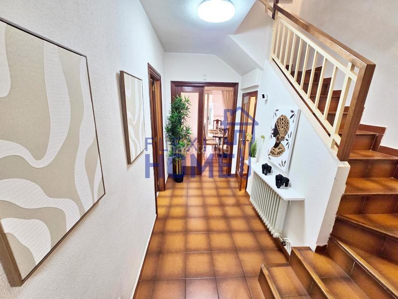 Foto 5f29dc6d-da6d-4218-8877-46e3bcc629fc. Semi detached house with heating parking pool in Val Alcalá de Henares Foto 5f29dc6d-da6d-4218-8877-46e3bcc629fc. Semi detached house with heating parking pool in Val Alcalá de Henares