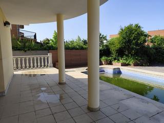 Chalet à La Vega. Chalet en venta en la vega, 5 dormitorios. Chalet à La Vega. Chalet en venta en la vega, 5 dormitorios.