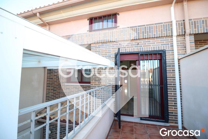 Foto 2a95693b-6613-4df4-a8ab-25166e73e5f4. Casa adosada  con garaje privado en Nuevo Centro Sagunt Foto 2a95693b-6613-4df4-a8ab-25166e73e5f4. Casa adosada  con garaje privado en Nuevo Centro Sagunt