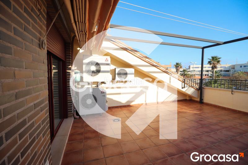 Foto 40bc54d0-eb50-4e0b-93e2-07b8c4168941. Casa adosada  con garaje privado en Nuevo Centro Sagunt Foto 40bc54d0-eb50-4e0b-93e2-07b8c4168941. Casa adosada  con garaje privado en Nuevo Centro Sagunt