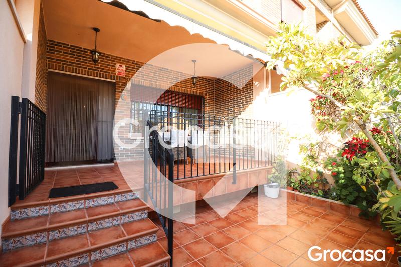 Foto 91d0640f-22b8-43cb-af57-e67e0cf23c4f. Casa adosada  con garaje privado en Nuevo Centro Sagunt Foto 91d0640f-22b8-43cb-af57-e67e0cf23c4f. Casa adosada  con garaje privado en Nuevo Centro Sagunt