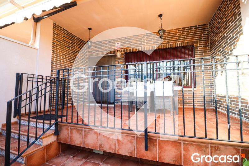 Foto a8108ddb-0b43-4a1a-ba9b-3cedb76ef4f6. Casa adosada  con garaje privado en Nuevo Centro Sagunt Foto a8108ddb-0b43-4a1a-ba9b-3cedb76ef4f6. Casa adosada  con garaje privado en Nuevo Centro Sagunt