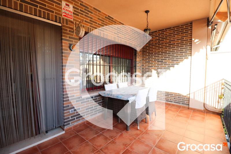 Foto ed2139b2-18d0-46b0-b494-e8e48bc37436. Casa adosada  con garaje privado en Nuevo Centro Sagunt Foto ed2139b2-18d0-46b0-b494-e8e48bc37436. Casa adosada  con garaje privado en Nuevo Centro Sagunt