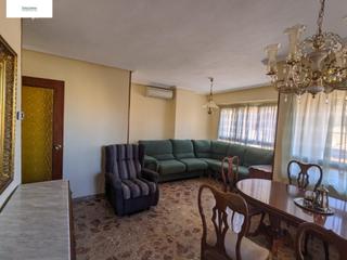 Pis a Industria. Amplio piso con plaza de garaje Pis a Industria. Amplio piso con plaza de garaje