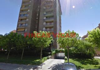 Aparcament de moto a Avenida de la paz 25. Plaza de garaje pequeña en avenida de la paz con pasaje golondri Aparcament de moto a Avenida de la paz 25. Plaza de garaje pequeña en avenida de la paz con pasaje golondri