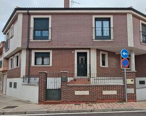 Xalet  Calle clavel. Chalet pareado en barrio de las flores Xalet  Calle clavel. Chalet pareado en barrio de las flores