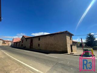 Maison Avenida la robla. Casa de pueblo de 360 m² y 332 m² de parcela con 4 habitaciones Maison Avenida la robla. Casa de pueblo de 360 m² y 332 m² de parcela con 4 habitaciones
