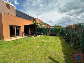 Maison jumelée Orión. Pareado orientado al sur con parcela de 255 m Maison jumelée Orión. Pareado orientado al sur con parcela de 255 m