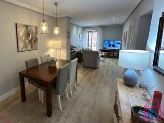 Appartement à Casco Antiguo. Apartamento todo exterior con garaje en plaza con encanto Appartement à Casco Antiguo. Apartamento todo exterior con garaje en plaza con encanto