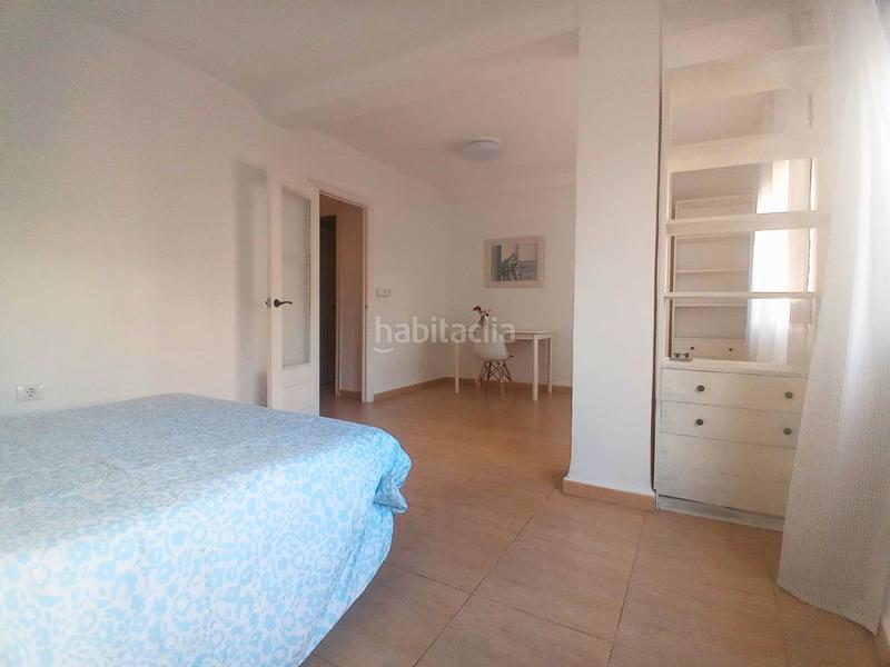 Foto f2209ed0-7e70-447d-9813-2c385d2b5de8. Alquiler piso amplio piso de tres habitaciones junto a jardines del turia en Valencia Foto f2209ed0-7e70-447d-9813-2c385d2b5de8. Alquiler piso amplio piso de tres habitaciones junto a jardines del turia en Valencia