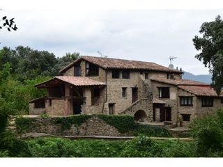 Mas à Vallfogona de Ripollès. Masía milenaria en el parque natural y volcanico de la garrotxa Mas à Vallfogona de Ripollès. Masía milenaria en el parque natural y volcanico de la garrotxa