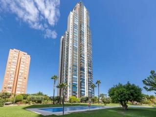 Apartament Avenida del municipi. Apartamento con terraza soleada, piscina, gimnasio y pistas de t Apartament Avenida del municipi. Apartamento con terraza soleada, piscina, gimnasio y pistas de t