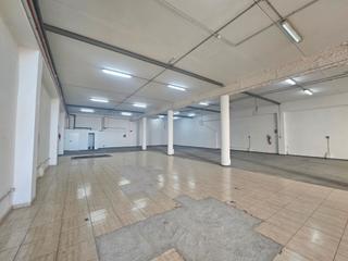 Nau industrial a Avenida ten bel 38b. Vendo nave industrial semisótano muy luminosa. Nau industrial a Avenida ten bel 38b. Vendo nave industrial semisótano muy luminosa.